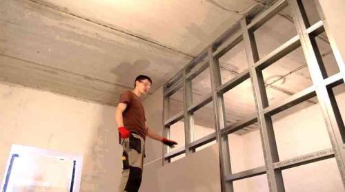 Заполнение пустот между окном и стеной. Чем заполнить пустоты между стенами и гипсокартоном вместо утеплителя