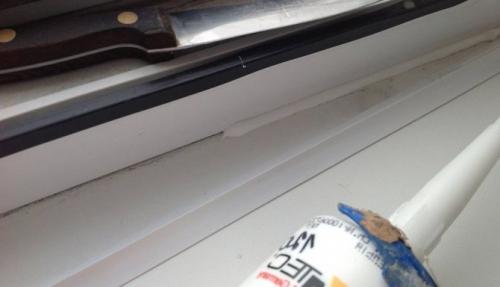 Герметик между окном и подоконником. Как заделать щель между подоконником и окном