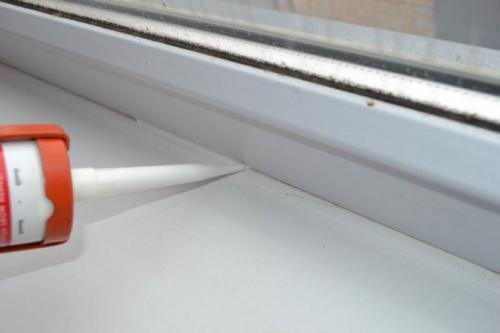 Герметик между окном и подоконником. Как заделать щель между подоконником и окном