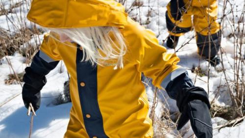 Какой материал лучше сохраняет свойства при контакте с водой. Критерии выбора непромокаемой ткани