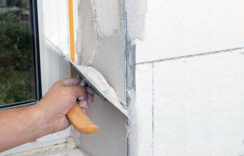 Чем заделать большую щель между окном и стеной. Чем заделывают щели между стеклопакетом и откосом со стороны улицы?