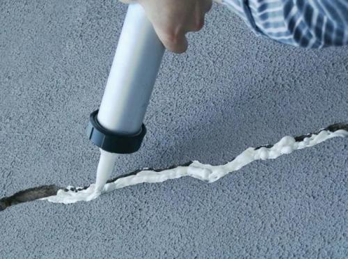 Чем заделать щели между балконной рамой и стеной. Список материалов для заделки щелей на балконе