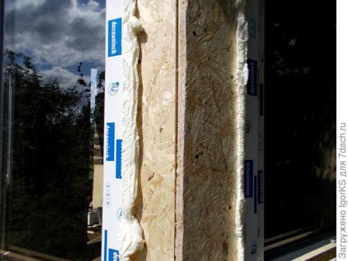 Как можно избежать появления зазоров при установке окон, если окно установлено на заранее. Как без проблем установить окно точно по уровню в деревянный проём