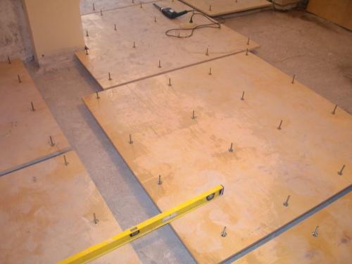 Какие недостатки могут быть при установке чистого пола из фанеры. 5 плюсов фанерного пола и один большой минус