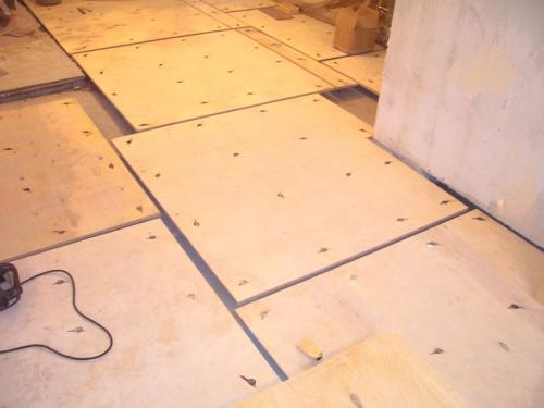 Какие недостатки могут быть при установке чистого пола из фанеры. 5 плюсов фанерного пола и один большой минус