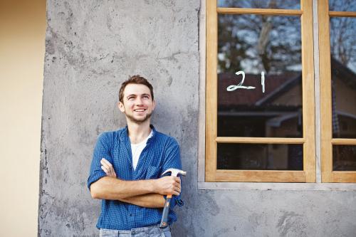 Какие инструменты нужны для удаления старой краски с оконных рам. Как очистить окна от краски?