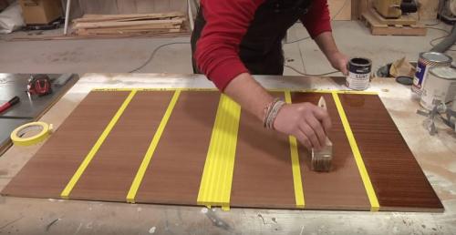 Можно ли наносить на ламинированную влагостойкую фанеру покрытие для защиты от царапин. Лаки для покрытия фанеры: зачем нужна лакировка и как правильно покрыть фанеру своими руками? Советы по выбору производителя