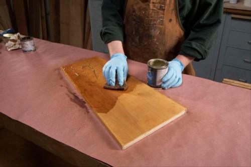 Можно ли наносить на ламинированную влагостойкую фанеру покрытие для защиты от царапин. Лаки для покрытия фанеры: зачем нужна лакировка и как правильно покрыть фанеру своими руками? Советы по выбору производителя