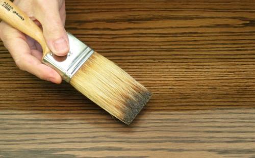 Можно ли наносить на ламинированную влагостойкую фанеру покрытие для защиты от царапин. Лаки для покрытия фанеры: зачем нужна лакировка и как правильно покрыть фанеру своими руками? Советы по выбору производителя