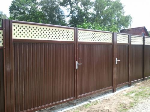 Как улучшить безопасность и эстетику дома с помощью распашных ворот из профнастила. Ворота из профнастила — простое и эффективное решение входной группы на загородном участке