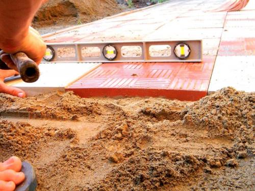 Технология укладки тротуарной плитки на песок. Вариант 1: на песчаной основе