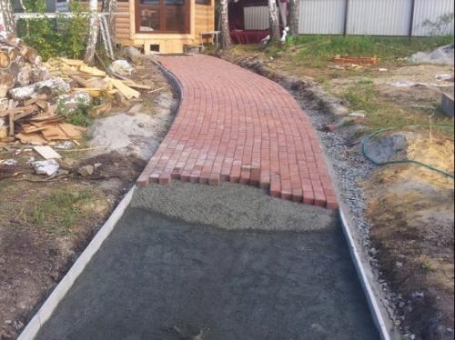 Укладка тротуарной плитки на песок без цемента. Как обойтись без цементной смеси при укладке тротуарной плитки