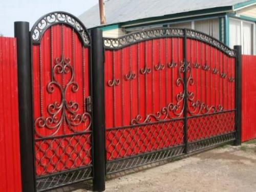 Профессиональный выбор: калитка для забора из профнастила 03
