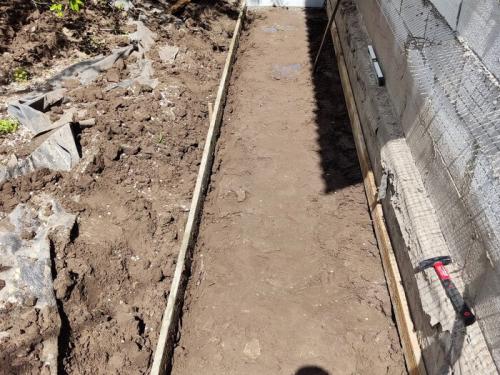 Как подготовить поверхность для отмостки. Бетонная отмостка своими руками