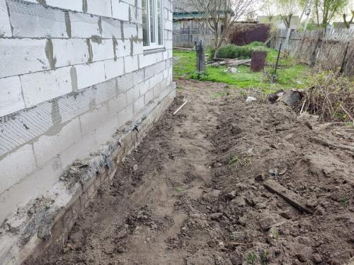 Как подготовить поверхность для отмостки. Бетонная отмостка своими руками