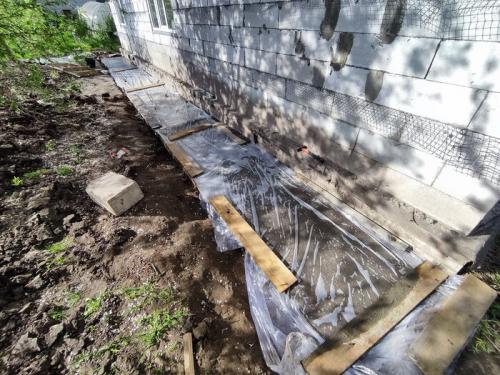 Как подготовить поверхность для отмостки. Бетонная отмостка своими руками