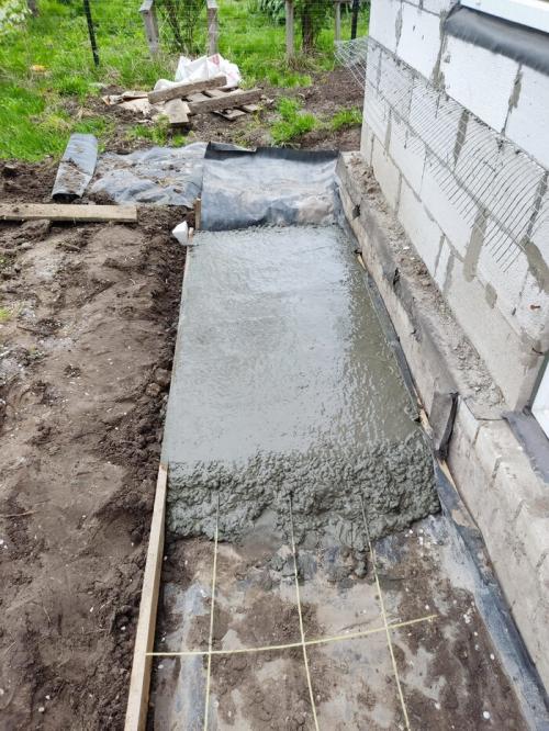 Как подготовить поверхность для отмостки. Бетонная отмостка своими руками