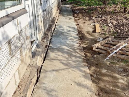 Как подготовить поверхность для отмостки. Бетонная отмостка своими руками