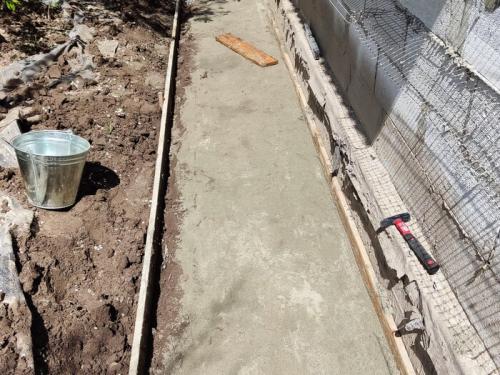 Как подготовить поверхность для отмостки. Бетонная отмостка своими руками