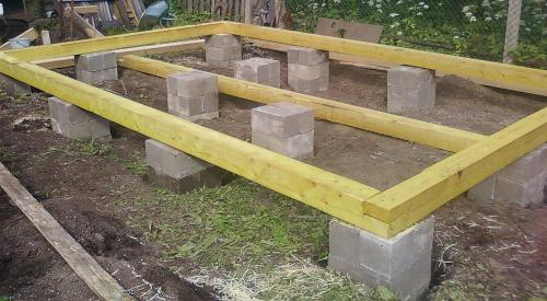 Как строят каркасные дома. Укладка фундамента под каркасный дом