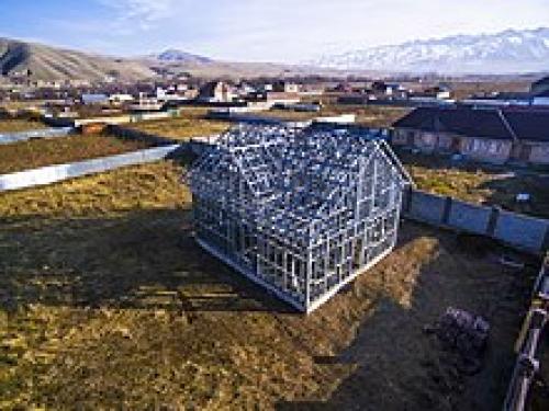 Что лучше каркасный дом или щитовой. Каркасный и каркасно-щитовой дом: основные отличия конструкции и монтажа 21