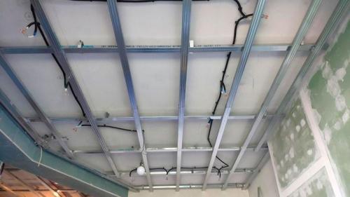 Шаг обрешетки под гипсокартон на потолок. Обрешетка для гипсокартона на потолок (14 фото): разметка шага, как правильно сделать гипсокартонный каркас, монтаж, видео, примеры процесса установки