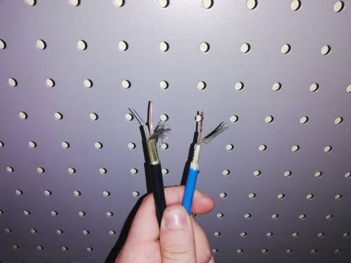 Бюджетный теплый пол в частном доме. Одним из способов экономии на электрическом
теплом поле является объединение контуров теплого пола в кабельных системах.