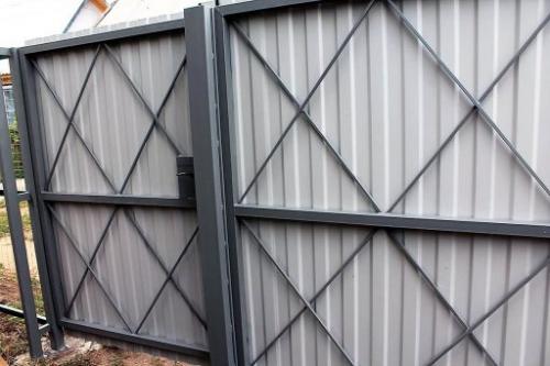 Калитка своими руками из профтрубы. Достоинства и недостатки