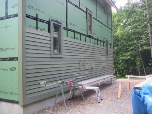 Монтаж сайдинга своими руками поэтапно. Монтаж сайдинга своими руками пошаговая инструкция, как установить внешнюю ПВХ отделку