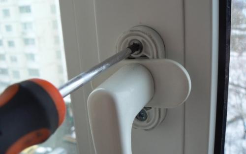 Регулировка пластиковых окон зима-лето. Как отрегулировать пластиковые окна самостоятельно - инструкция