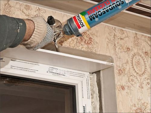 Устранение трещины между рамой и откосом. Чем заделать трещину между откосом и рамой 03