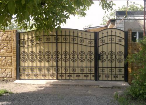 Фото ворот с калиткой из профнастила. Ворота из профнастила — 135 фото, как установить своими руками разные типы ворот 25 Фото ворот с калиткой из профнастила. Ворота из профнастила — 135 фото, как установить своими руками разные типы ворот 25