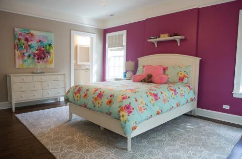 Двухцветный обои в спальню комбинированные. Комбинированные обои в спальню двух цветов