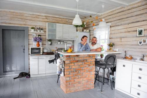 Какие факторы могут повлиять на решение о превращении старого дома в новый