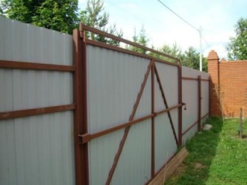 Заборы с воротами из профлиста. Завершающий этап 11