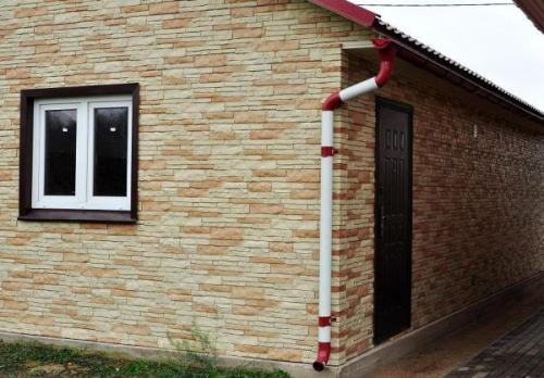 Какой сайдинг лучше защищает дом от ультрафиолетового излучения - виниловый, акриловый или металлический. Достоинства сайдинга, как отделочного материала