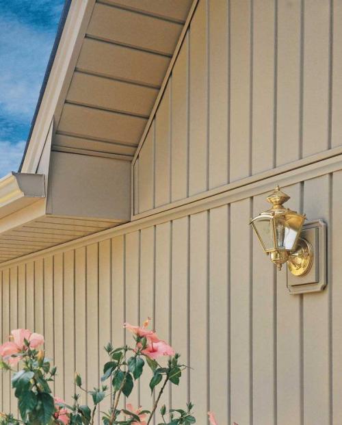 Какой сайдинг лучше защищает дом от ультрафиолетового излучения - виниловый, акриловый или металлический. Достоинства сайдинга, как отделочного материала