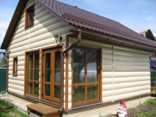 Какой сайдинг лучше защищает дом от ультрафиолетового излучения - виниловый, акриловый или металлический. Достоинства сайдинга, как отделочного материала