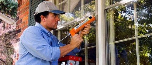 Каким герметиком заделать щели в окнах. Герметик для деревянных окон — правила выбора и использования