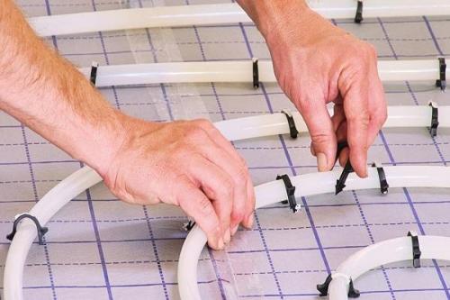 Как подключить теплый пол водяной. Теплый водяной пол от газового котла в доме — монтаж своими руками