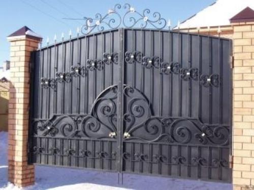Ворота из профнастила с элементами ковки. Материалы и их особенности 07 Ворота из профнастила с элементами ковки. Материалы и их особенности 07