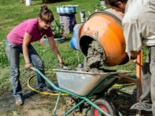 Пропорции бетона для отмостки. Прочная и долговечная отмостка: как приготовить цементный раствор и какие добавки использовать 11 Пропорции бетона для отмостки. Прочная и долговечная отмостка: как приготовить цементный раствор и какие добавки использовать 11