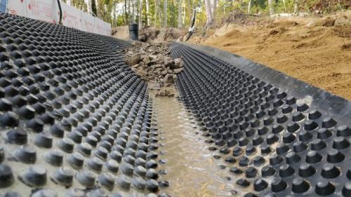 Отмостка своими руками без бетона. Герметичная отмостка дома без бетона за сущие копейки и своими руками. Planter Плантер Технониколь