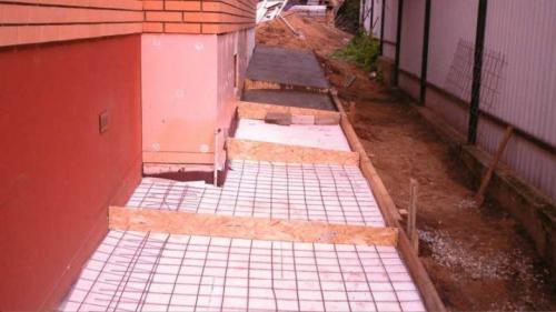 Толщина отмостки из бетона вокруг дома. Как правильно сделать отмостку из бетона? 20 Толщина отмостки из бетона вокруг дома. Как правильно сделать отмостку из бетона? 20