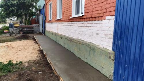 Как укрепить отмостку вокруг дома. Процесс ремонта разрушенной отмостки