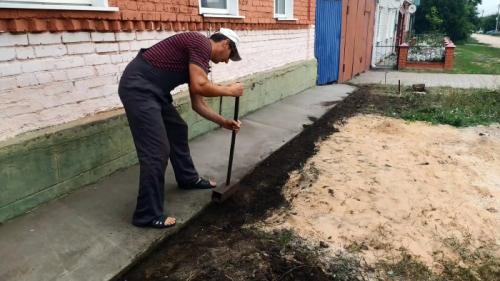 Как укрепить отмостку вокруг дома. Процесс ремонта разрушенной отмостки