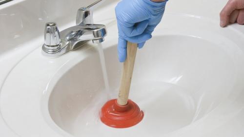 Наконец-то решила проблему с засорами в трубах. Решила проблему с засором в трубах раз и навсегда. Требуется всего 5 минут, справляюсь без покупки дорогущей химии.