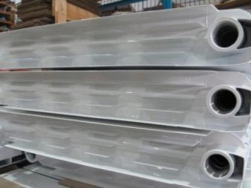 Какой радиатор лучше алюминиевый или.. Чем отличается биметаллический радиатор отопления от алюминиевого 01