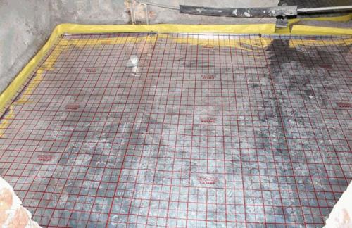 Технология укладки водяного теплого пола под плитку. Монтаж системы 01 Технология укладки водяного теплого пола под плитку. Монтаж системы 01