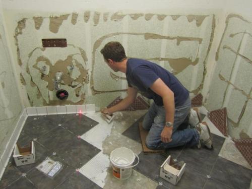 Можно ли класть плитку на старую плитку на полу в ванной. Когда нельзя укладывать напольной плитку поверх старой?